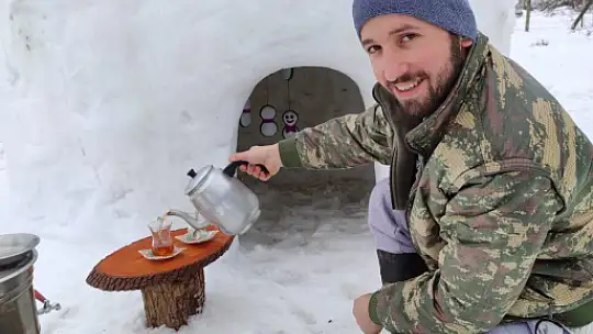 Kendine kardan ev yaptı