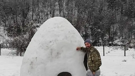 Kendine kardan ev yaptı
