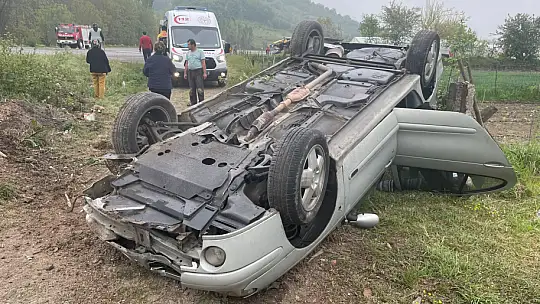 Takla atan otomobil şarampole yuvarlandı