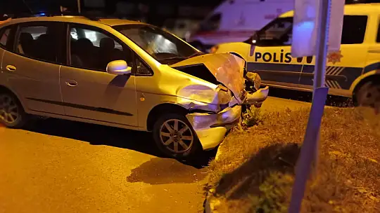 Polis aracına arkadan çarptı