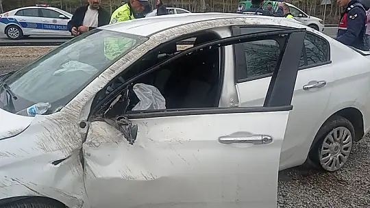 Tabelaya çarpıp takla attı