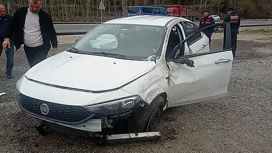 Tabelaya çarpıp takla attı