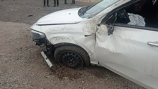 Tabelaya çarpıp takla attı