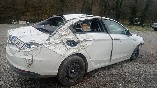 Tabelaya çarpıp takla attı