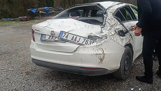 Tabelaya çarpıp takla attı