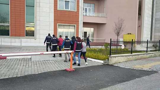 Beş adrese baskın yapıldı