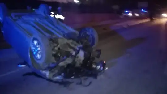 Taklalar atarak ters döndü