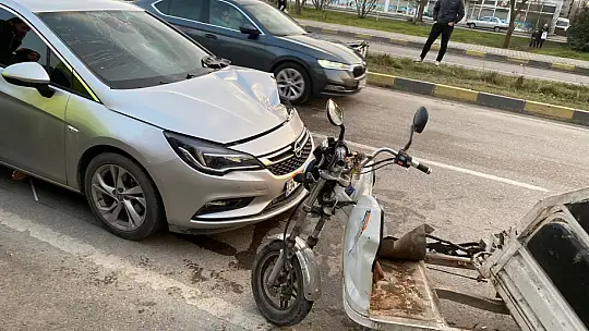Yaya geçidinde çarpıştılar
