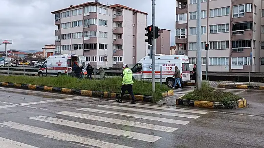 Ambulans ile çarpıştı