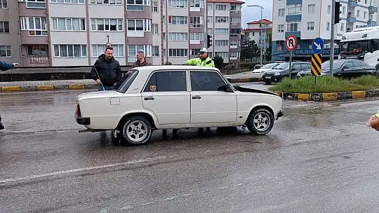 Ambulans ile çarpıştı