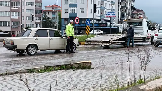 Ambulans ile çarpıştı