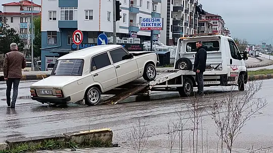 Ambulans ile çarpıştı