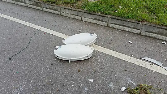 Otomobil karşı şeride geçti