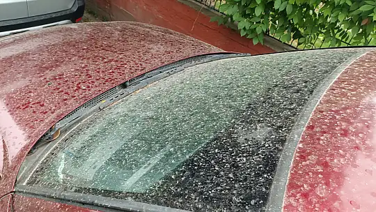 Gökten adeta Çamur yağdı