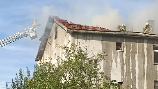 Çatıdan alevler yükseldi