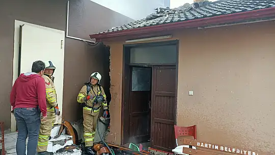 Huzurevinden dumanlar yükseldi