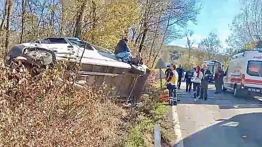 Yolcu minibüsü devrildi, 1 ölü 10 yaralı