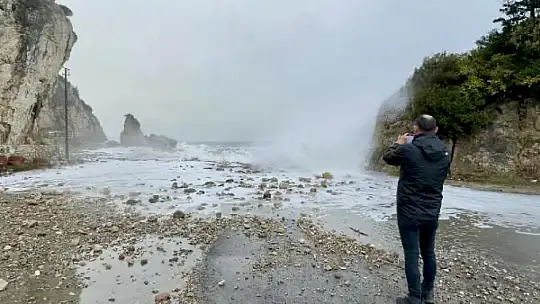 Amasra'da şiddetli fırtınada tekne battı