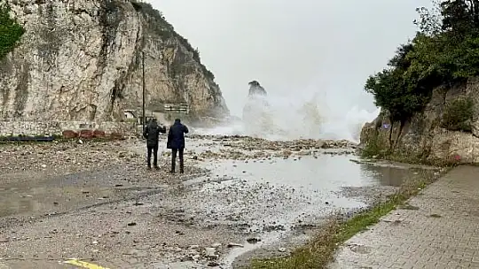 Amasra'da şiddetli fırtınada tekne battı