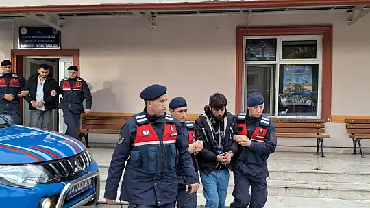 Jandarma dolandırıcıların tepesine bindi