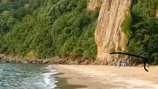 Dalga çıkınca mahsur kaldılar