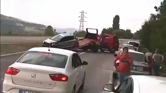 Kontrolden çıkan otomobil şarampole devrildi