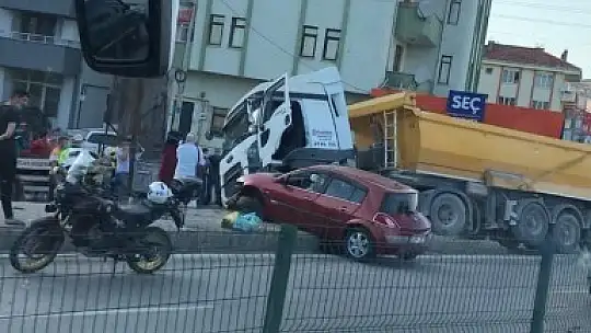 Son dakika, Tır ile otomobil çarpıştı