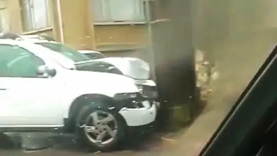 Kaza, beton direğe çarptı