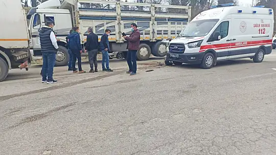 Ambulans kaza yaptı