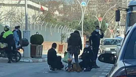 Yere savrulan sürücü yaralandı