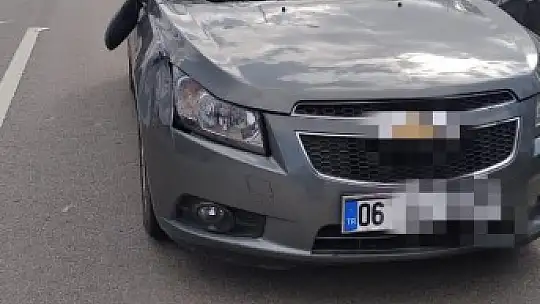Yolun karşısına geçerken araba çarptı