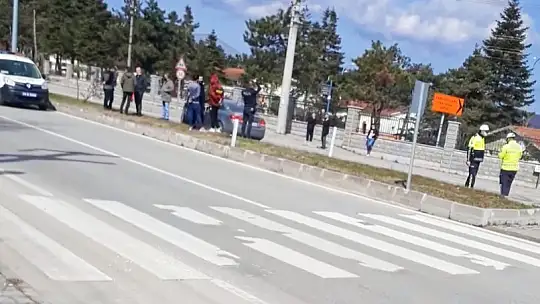 Yolun karşısına geçerken araba çarptı