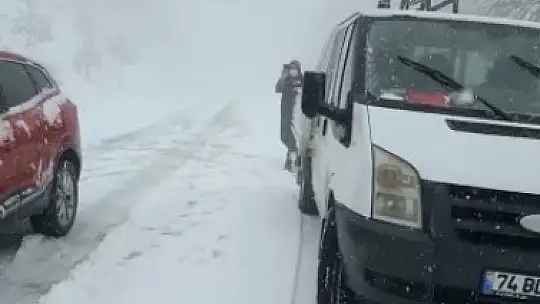 O yolda kar sürprizi yaşandı