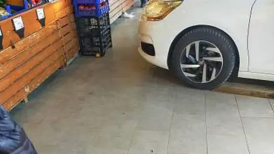 Market önünde talihsiz kaza