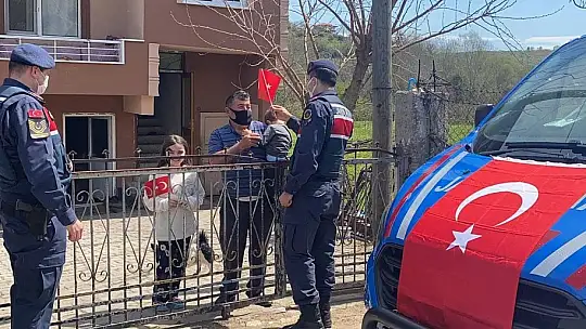 Jandarma çocuklara 23 Nisan coşkusunu yaşattı