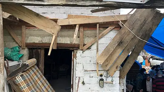 Cenaze evinde balkon çöktü