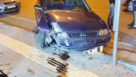Otomobil lokantaya daldı
