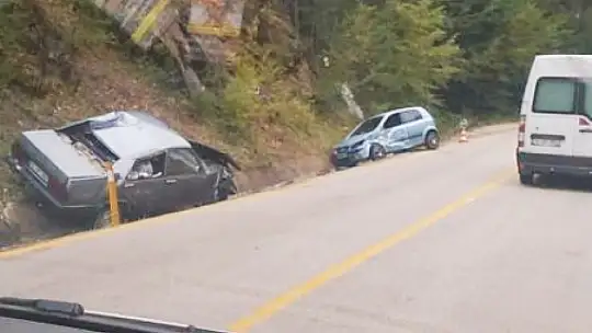 Park halindeki araca çarpıp takla attı