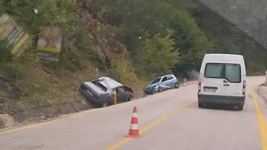 Park halindeki araca çarpıp takla attı