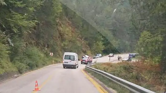 Park halindeki araca çarpıp takla attı