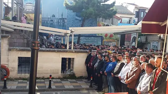 Ayberk gözyaşları arasında toprağa verildi