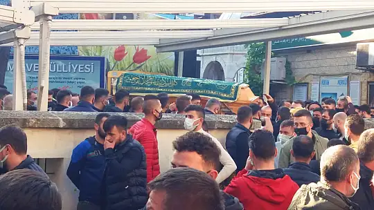 Ayberk gözyaşları arasında toprağa verildi