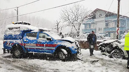 Yoğun karda çarpıştılar