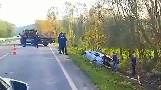 Yoldan çıktı, şarampole yuvarlandı