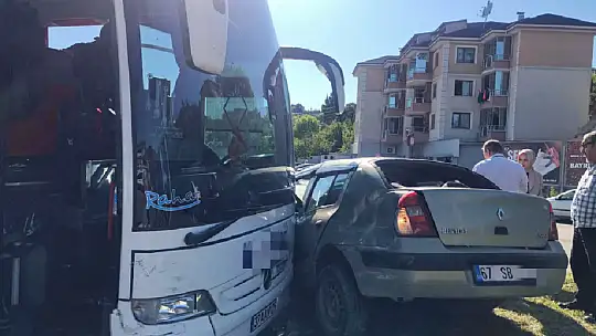 Otobüs ile otomobil çarpıştı
