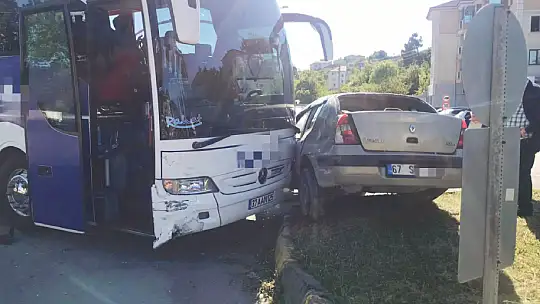 Otobüs ile otomobil çarpıştı