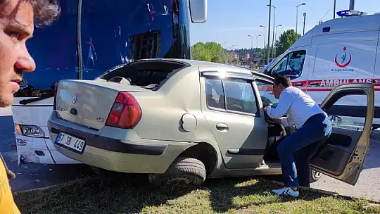 Otobüs ile otomobil çarpıştı