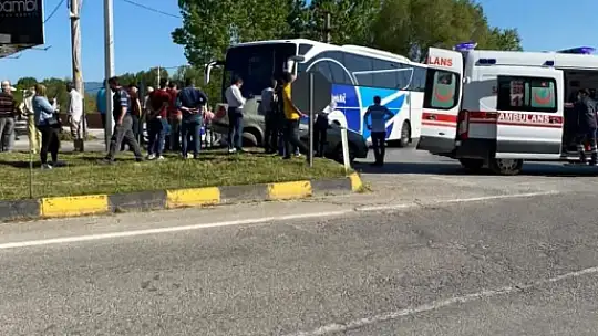 Otobüs ile otomobil çarpıştı