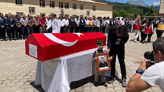 Şehit cenazesinde feryatlar yürekleri dağladı