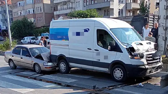 Bartın'da 4 araç birbirine girdi